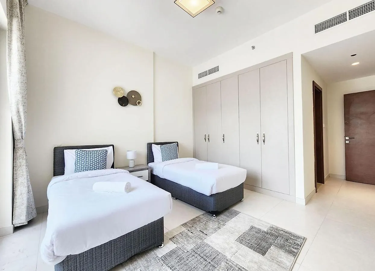 Rh- Captivating Skyline View, 02Br Near Clemance Medical Center Dubai 0*,